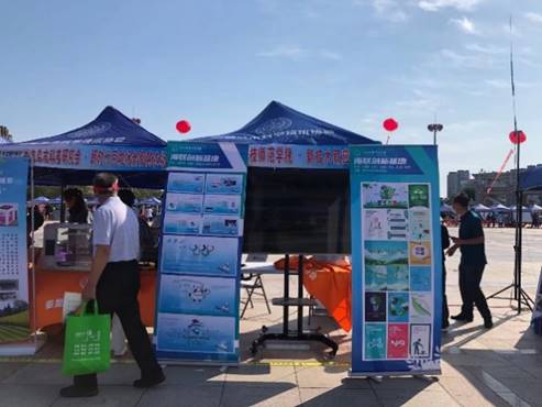 说明: 人们在街道上描述已自动生成