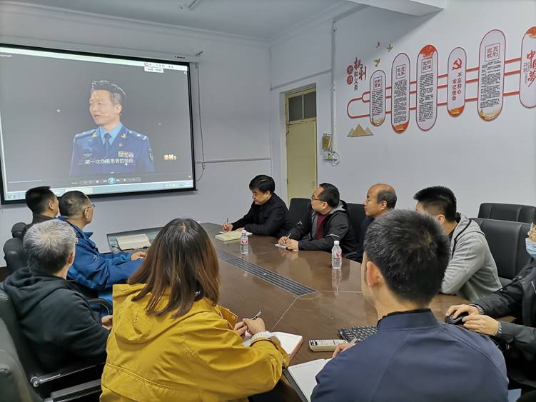 说明: C:\Users\清华同方\Desktop\集体学习照片1.jpg