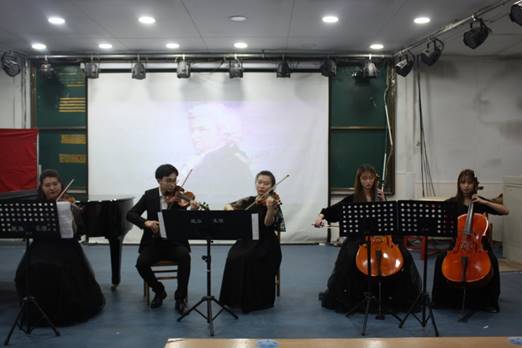 说明: C:\Users\清华同方\Desktop\1217新闻稿件\艺术学院成功举办“以艺战疫，以乐传情”主题团日活动\活动现场2.jpg