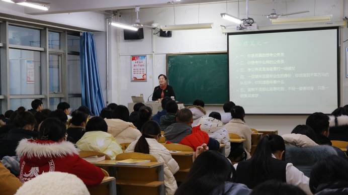 说明: E:\11-新闻报道\报道\2020年\公考及就业指导讲座\66D763D5BBD5E1105FA4D6A0D40D6530.jpg